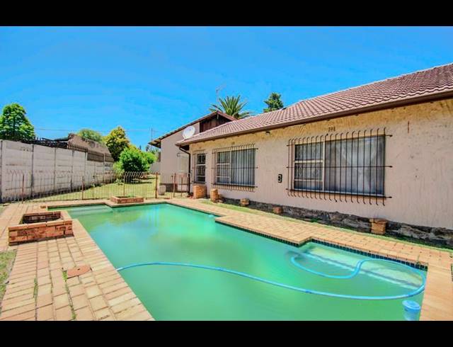 4 BEDROOM HOUSE FOR SALE IN MONDEOR